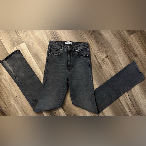 Women’s High Rise Side Slit Jean’s ZARA US4/EUR36 - Picture 2 of 10